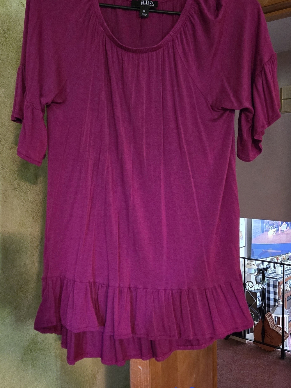 a.n.a Women's Scoop Neck Ruffle Hem Top in Berry